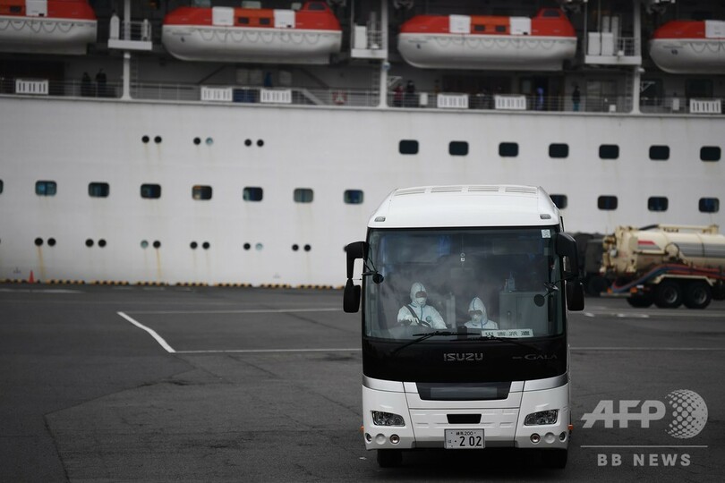 クルーズ船のバレンタインデー、感染した妻だけ下船した新婚夫婦も 横浜