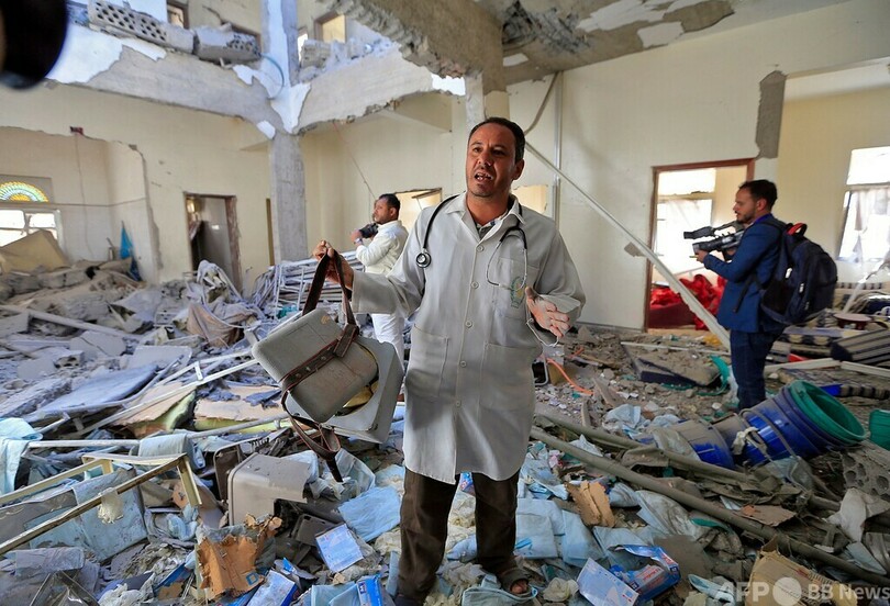 内戦のイエメン、空爆で破壊された首都サヌアの空港