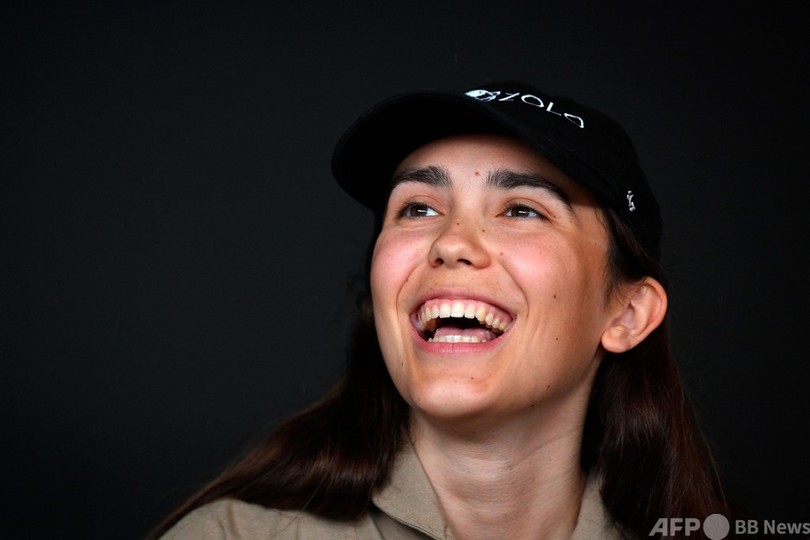 ベルギーの19歳、世界一周飛行を開始 女性最年少の記録目指す