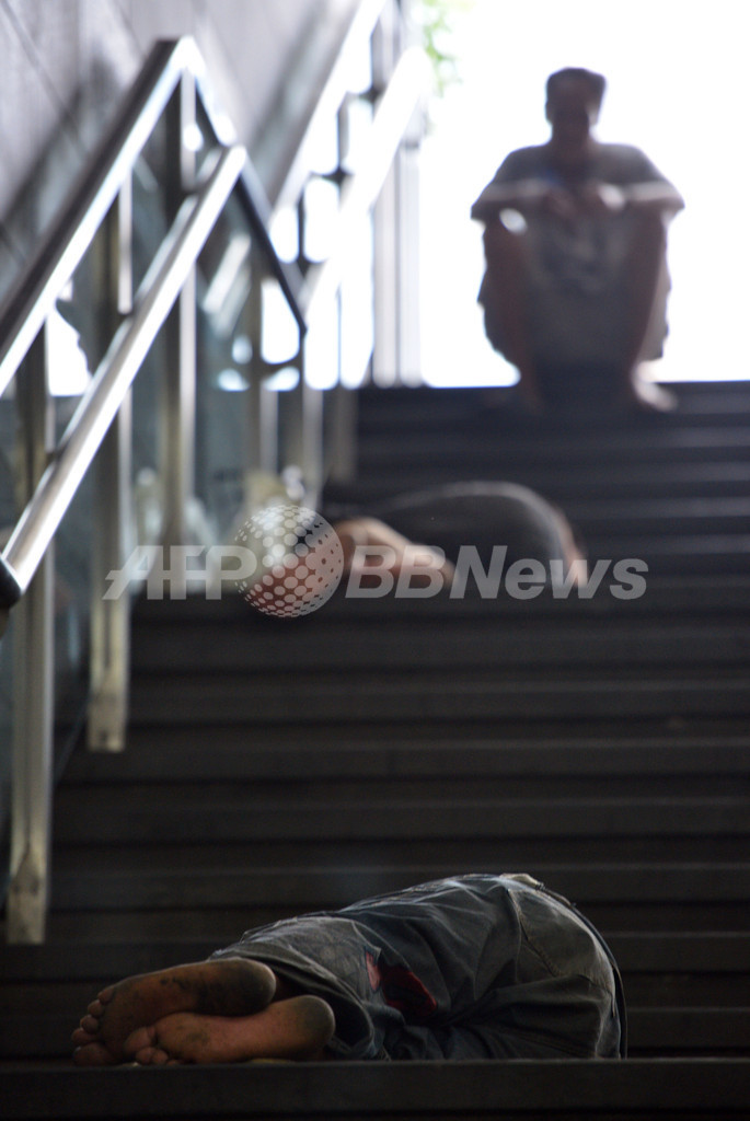 自殺図るも暑さで失神、男性を救助 中国