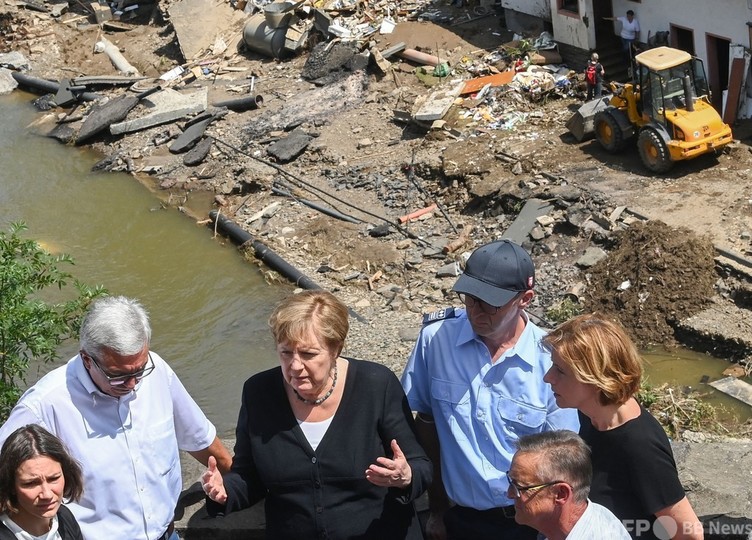 メルケル独首相 洪水被災地を視察 現実とは思えない 写真15枚 国際ニュース Afpbb News