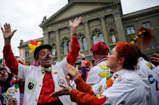 ピエロのお医者さん200人、スイスに大集合 写真20枚 国際ニュース