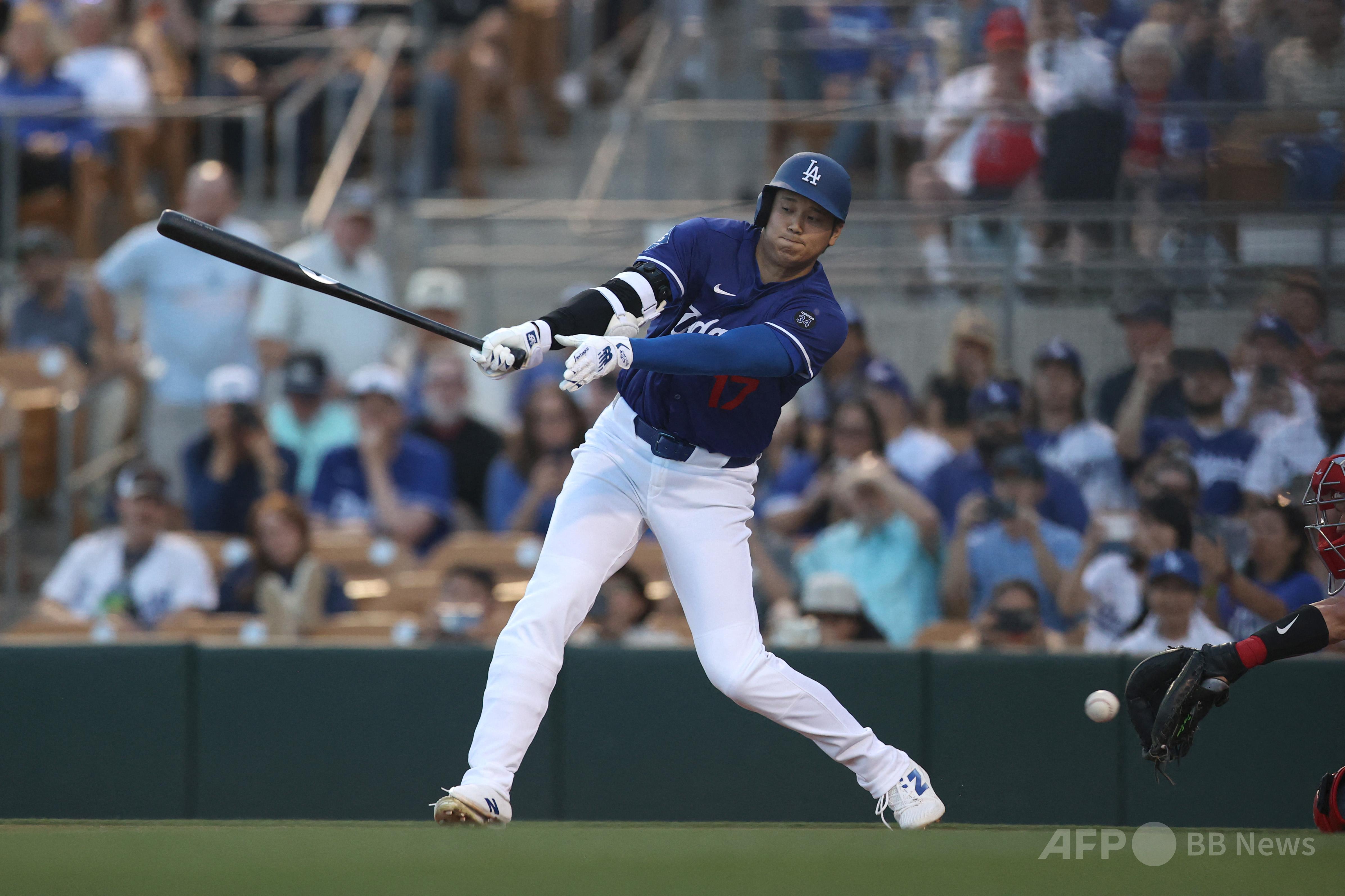 大谷翔平 今季オープン戦初打席で本塁打 写真4枚 国際ニュース：AFPBB News