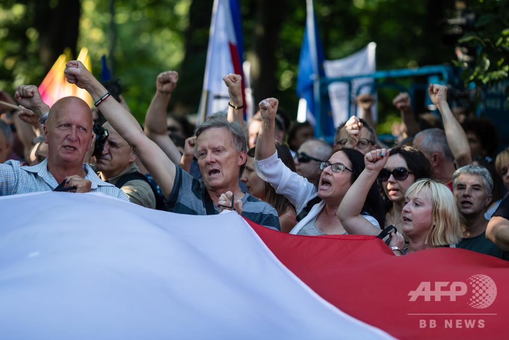 EU、判事の定年引き下げでポーランドを提訴 「司法の独立損ねる」 EU、判事の定年引き下げでポーランドを提訴 「司法の独立損ねる」