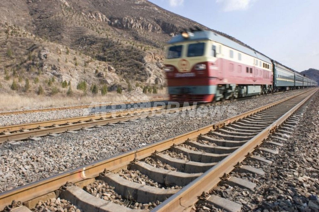 中国、列車乗車時の身分証検査を義務化 北京や自治区行きで 中国、列車乗車時の身分証検査を義務化 北京や自治区行きで