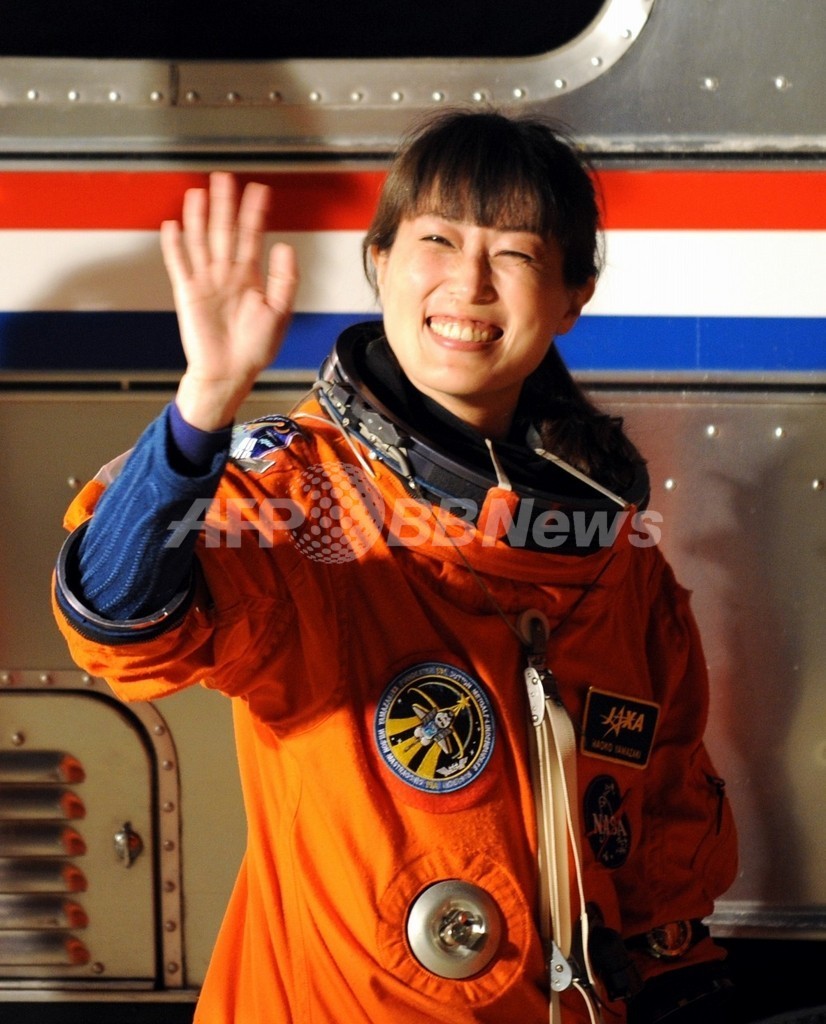 山崎さん 宇宙で 色付きシャボン玉 に成功 写真1枚 国際ニュース Afpbb News