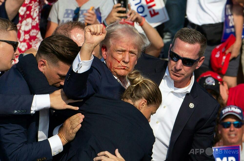 トランプ氏、オバマ氏肖像画を自身の肖像画に差し替え