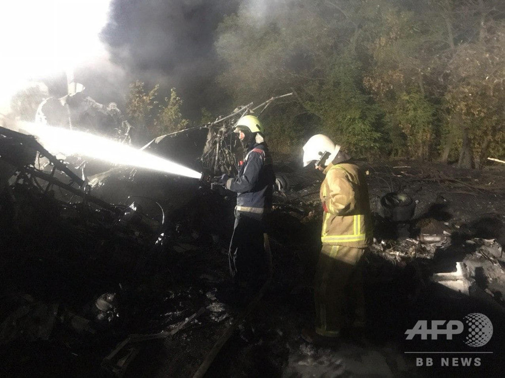 ウクライナ軍機が着陸失敗、22人死亡 士官候補生ら搭乗 写真8枚 国際ニュース：AFPBB News