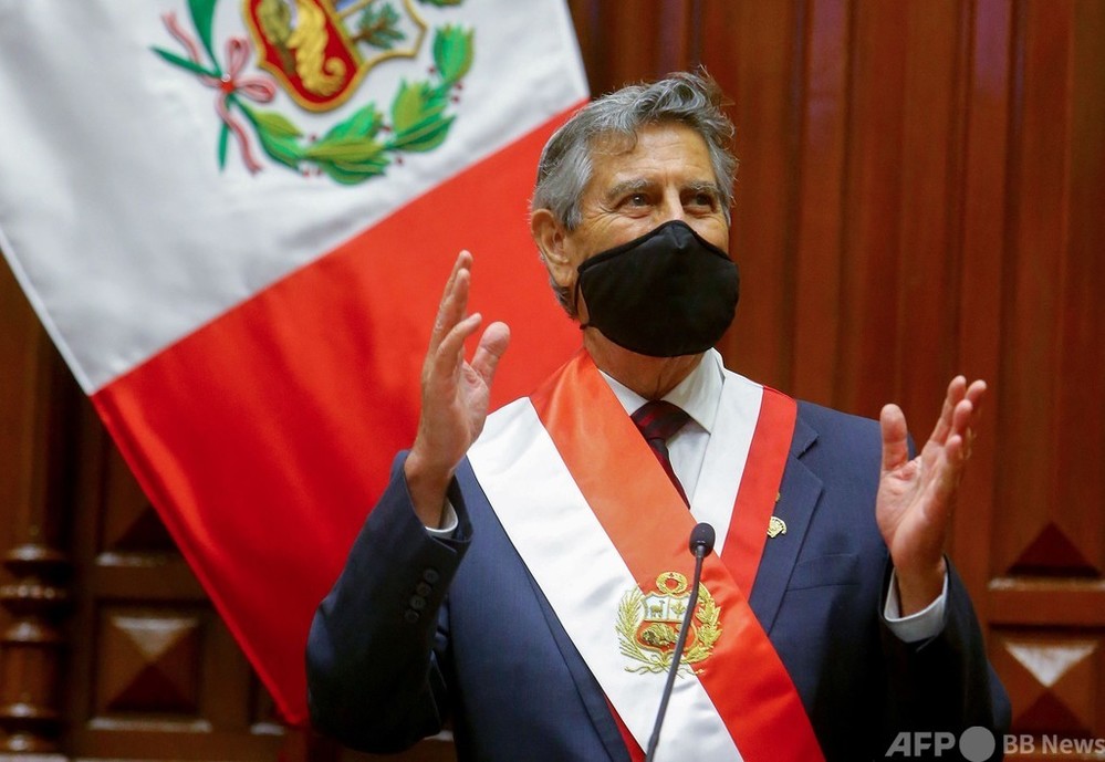 ペルー新大統領にサガスティ氏就任
