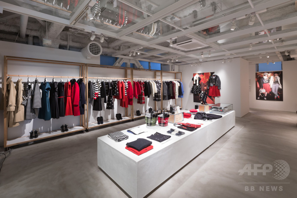 「アニエスベー」銀座店オープニングに豊田エリー登場
