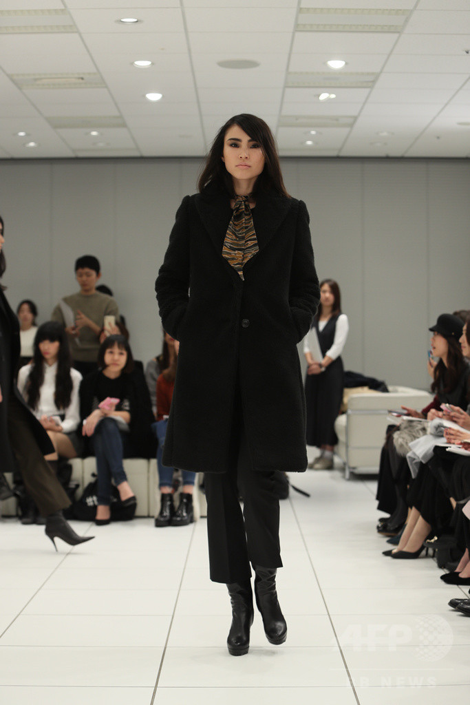 ユニクロの「カリーヌ･ロワトフェルド」コレクションに注目