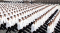 北朝鮮・平壌（Pyongyang）の金日成広場で朝鮮労働党創建65周年を記念して開かれた軍事パレードで行進する北朝鮮人民軍、治安部隊、労農赤衛隊、赤い青年近衛隊の兵士ら（2010年10月10日朝鮮中央通信配信）。(c)AFP/KCNA VIA KNS