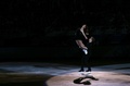 ソチ冬季五輪、フィギュアスケート・エキシビションの演技に臨むエレーナ・イリニフ（Elena Ilinykh）/ニキータ・カツァラポフ（Nikita Katsalapov）組（2014年2月22日撮影）。(c)AFP/ADRIAN DENNIS