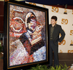 写真は、会見場で自身の作品を披露する芸術家の%%Roy Feinson%%。(c)AFP/Getty Images Kevin Winter