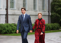 カナダの首都オタワにある総督邸に到着したジャスティン・トルドー首相とソフィー夫人（2019年9月11日撮影）。(c)Dave Chan / AFP