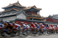 北京（Beijing）市内を駆け抜ける自転車・男子ロードレースの選手ら（2008年8月9日撮影）。(c)AFP/Jamie Squire