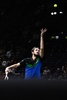 男子テニス、パリ・マスターズ、シングルス2回戦。サーブを打つダニール・メドベージェフ（2023年11月1日撮影）。(c)JULIEN DE ROSA / AFP