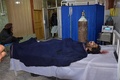 アフガニスタンの東部ホスト州で、パキスタン軍による空爆で負傷し、病院で治療を受ける男性（2022年4月16日撮影）。(c)AFP