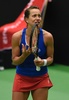 女子テニス、国別対抗戦フェドカップ、ワールドグループ1回戦、チェコ対スペイン。ポイントを失って悔しがるチェコのバーバラ・ストリコバ（2017年2月11日撮影）。(c)AFP/Michal Cizek