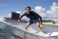 東京五輪のサーフィン会場、釣ヶ崎海岸サーフィンビーチで練習に臨むイタリアのレオナルド・フィオラバンティ（2021年7月23日撮影）。(c)Olivier MORIN / AFP