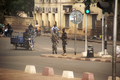 西アフリカ・マリの首都バマコ（Bamako）市街に集まる兵士（2012年3月21日撮影）。(c)AFP/HABIBOU KOUYATE