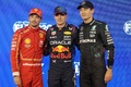 24F1開幕戦バーレーンGP予選。（左から）2番手に入ったフェラーリのシャルル・ルクレール、ポールポジションを獲得したレッドブルのマックス・フェルスタッペン、3番手に入ったメルセデスAMGのジョージ・ラッセル（2024年3月1日撮影）。(c)Giuseppe CACACE/ AFP