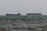 ホルムズ海峡で石油タンカー火災、機雷に接触