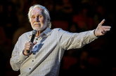 米カントリー音楽界の大御所、ケニー・ロジャースさん死去 81歳