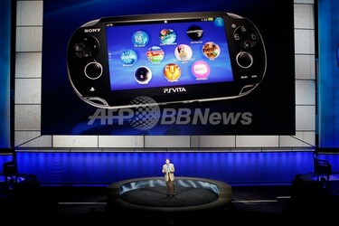 ソニー、次世代携帯ゲーム機「PS Vita」発表 写真2枚 国際ニュース 