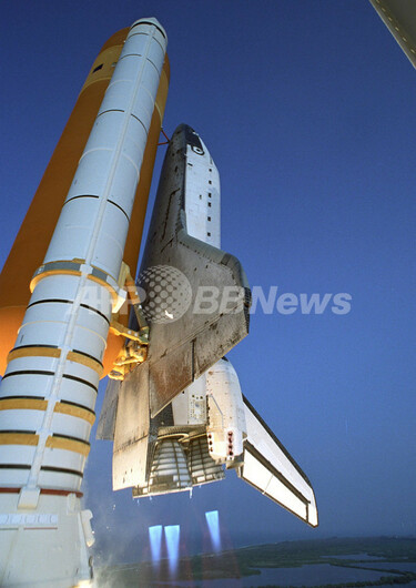 スペースシャトル・エンデバーの機体に損傷、氷片と接触か 写真3枚