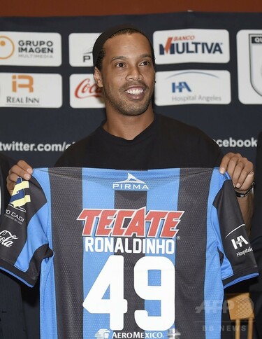 メキシコの政治家がロナウジーニョに人種差別発言 写真1枚 国際