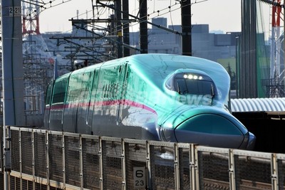 新幹線「はやぶさ」がデビュー