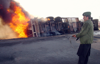 アフガニスタン国境で石油運搬車両が爆発、けが人無し - パキスタン