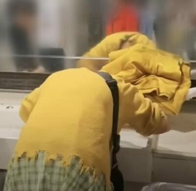 女性用トイレの洗面台で洗顔・洗髪するのは誰だ？…韓国・済州空港・ハンドソープでバサバサ