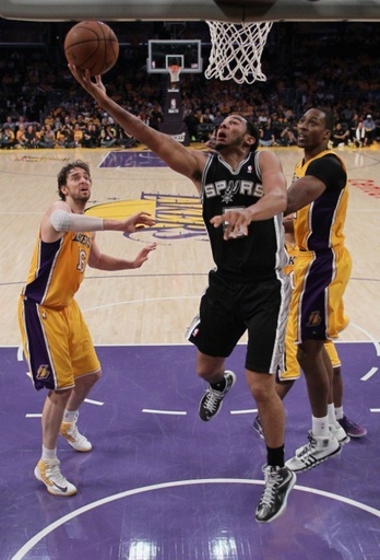 スパーズがレイカーズに3連勝、NBAプレーオフ