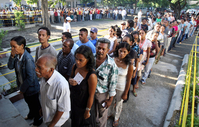 投票用紙切れで「緊急事態」、独立後初の大統領選 - 東ティモール