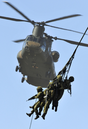 陸自第1空挺団が今年初の降下訓練