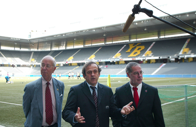 プラティニ会長 欧州選手権2008に向けベルンのスタジアムを視察