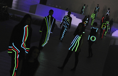 ピエール・カルダン、北京でファッション・ショー「シティ・オブ・ライト」