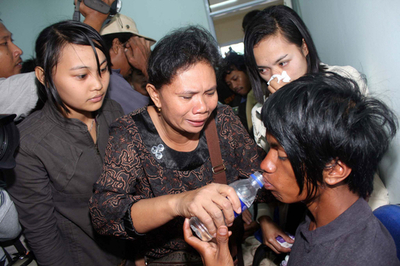 インドネシアのフェリー沈没、命を救ったバナナ