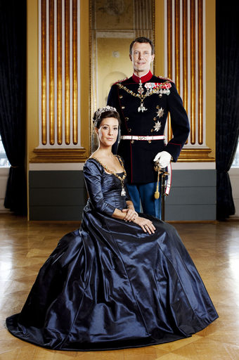 デンマークの王室一家、ポートレート写真を公開