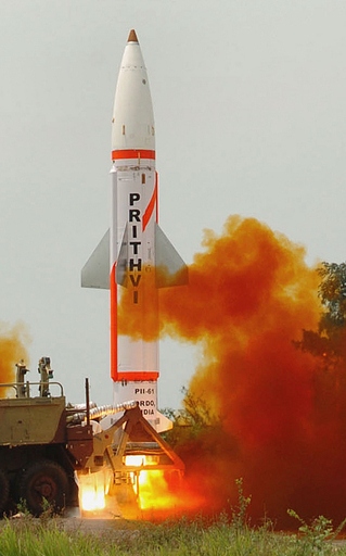 インド、核弾頭の搭載可能な弾道ミサイル発射実験に成功