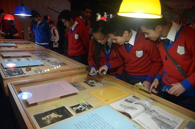 盗まれた「百年の孤独」サイン入り初版本、無事発見 コロンビア