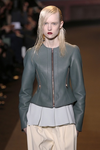 ＜14/15年秋冬パリコレクション＞セドリック・シャルリエ