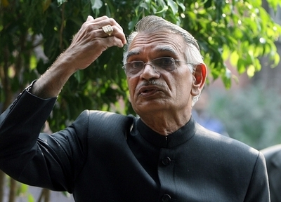 ムンバイ同時襲撃でインド内相が引責辞職、パキスタン内勢力関与か