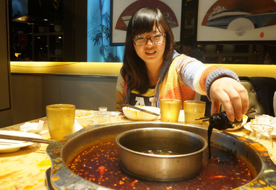 【14億分の1：中国事件簿】厨房の残菜は金になる 「地溝油」で金もうけ