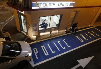 「ドライブスルー警察署」、フランスに誕生