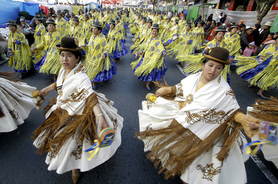 にぎやかにキリストをたたえる祭典、ボリビア