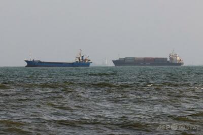 ホルムズ海峡で石油タンカー火災、機雷に接触