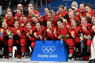 アイホ女子はカナダが5度目の金、宿敵米国を下す 北京五輪